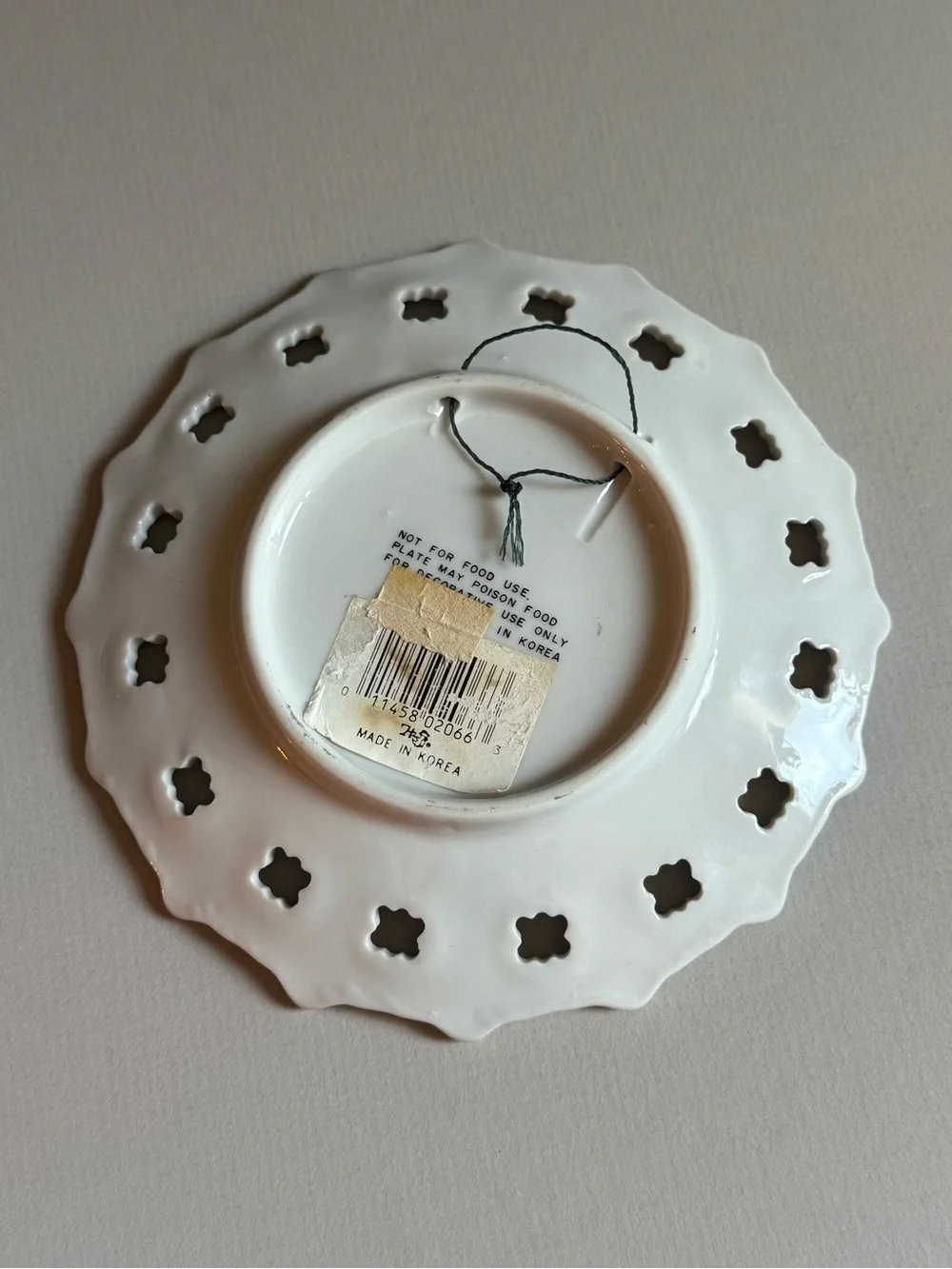 N/A white porcelain
